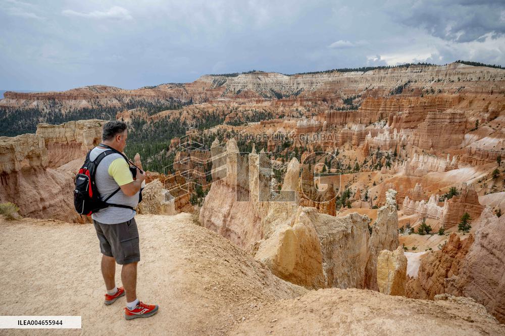 Illustration - Bryce Canyon is a National Park - USA