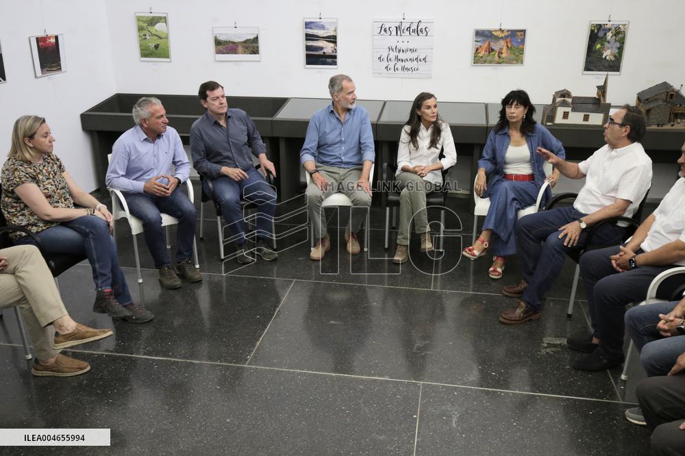 Royals Visit Fire-Affected Areas In Lake Sanabria