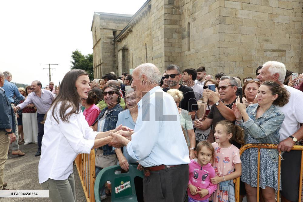 Royals Visit Fire-Affected Areas In Lake Sanabria