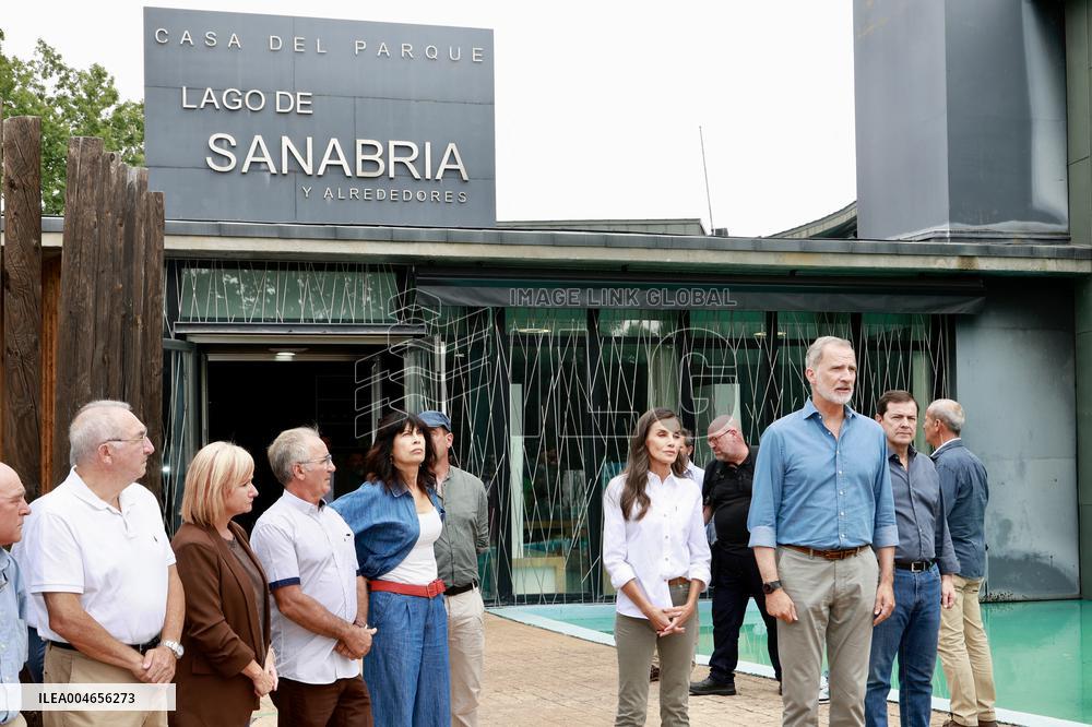 Royals Visit Fire-Affected Areas In Lake Sanabria