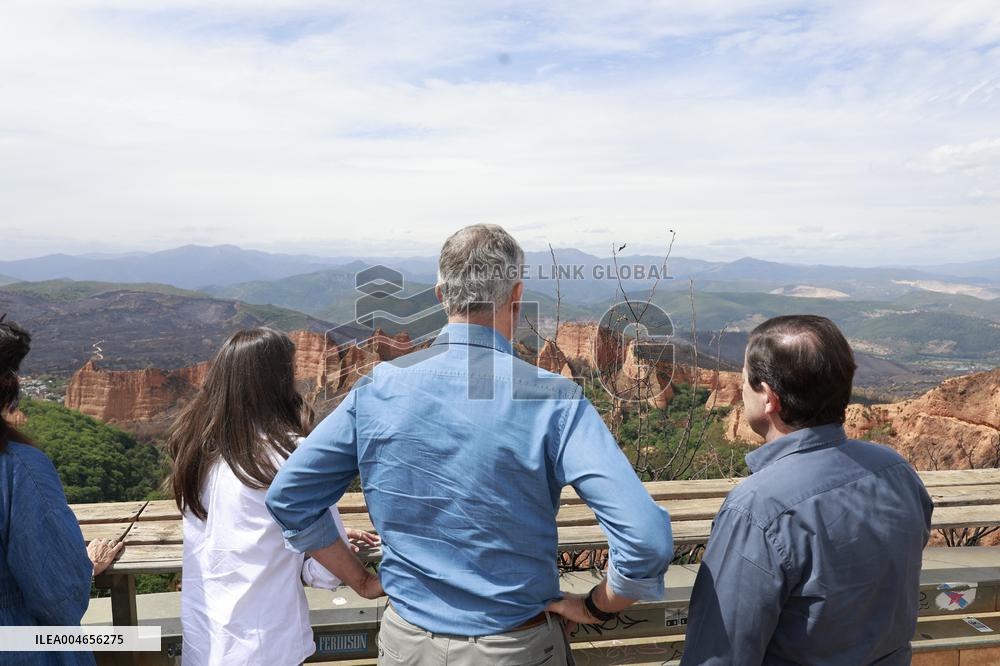 Royals Visit Fire-Affected Areas In Lake Sanabria