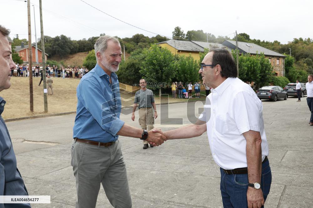 Royals Visit Fire-Affected Areas In Lake Sanabria