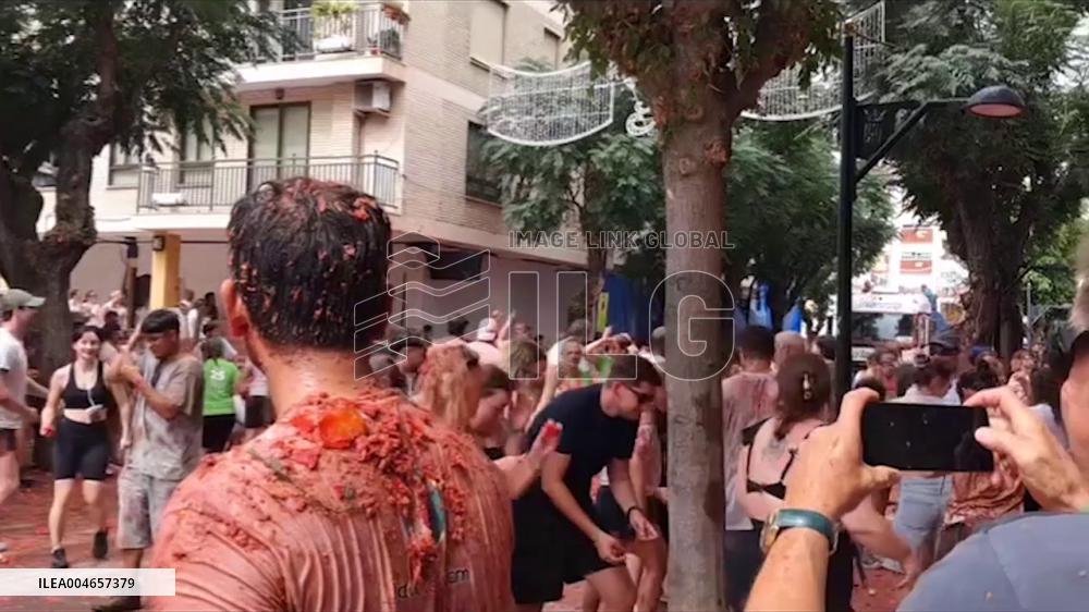 Spain: La Tomatina Marks 80th Anniversary With Massive Tomato Fight in Valencia