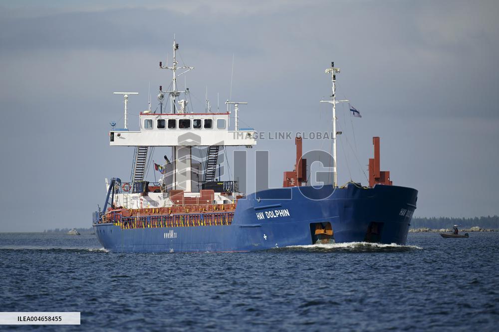Hav Dolphin cargo ship heading to Vaasa