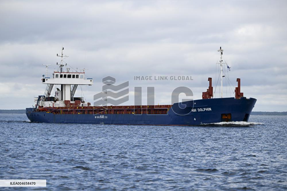 Hav Dolphin cargo ship heading to Vaasa