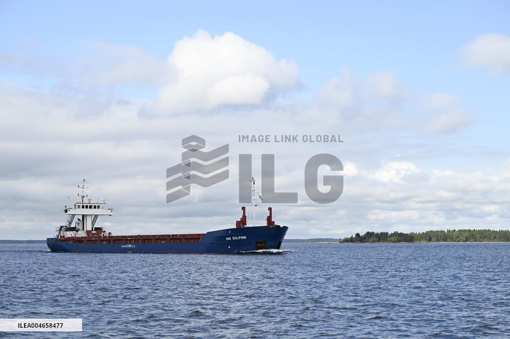 Hav Dolphin cargo ship heading to Vaasa