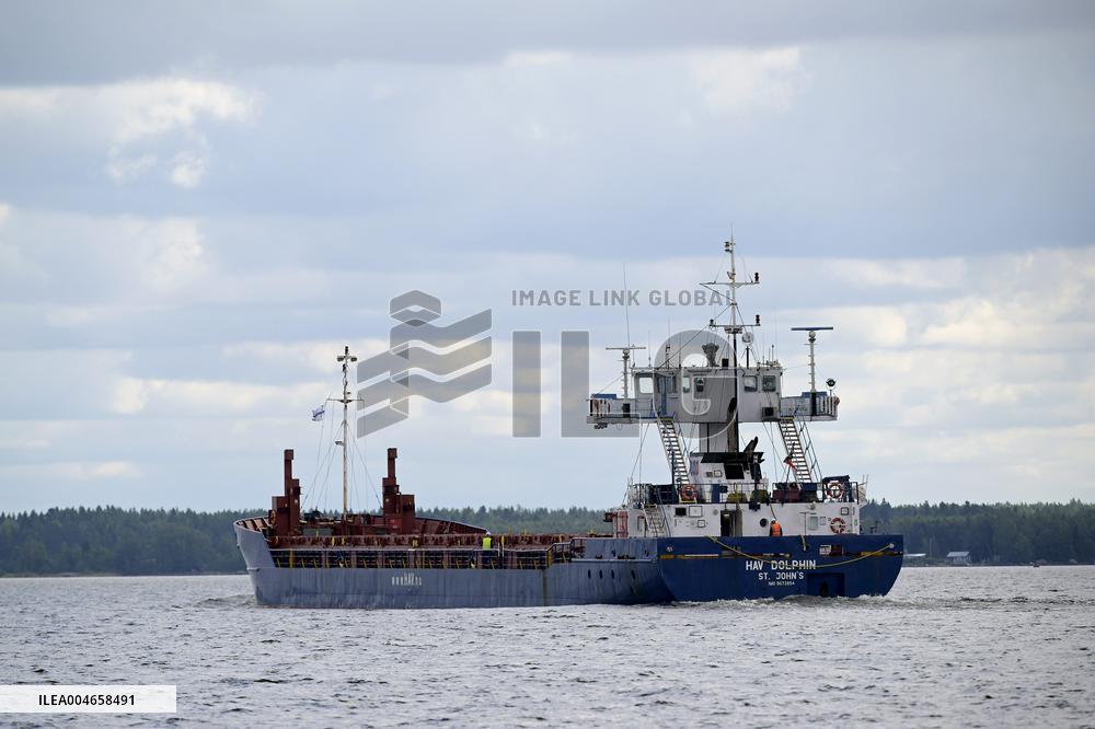 Hav Dolphin cargo ship heading to Vaasa