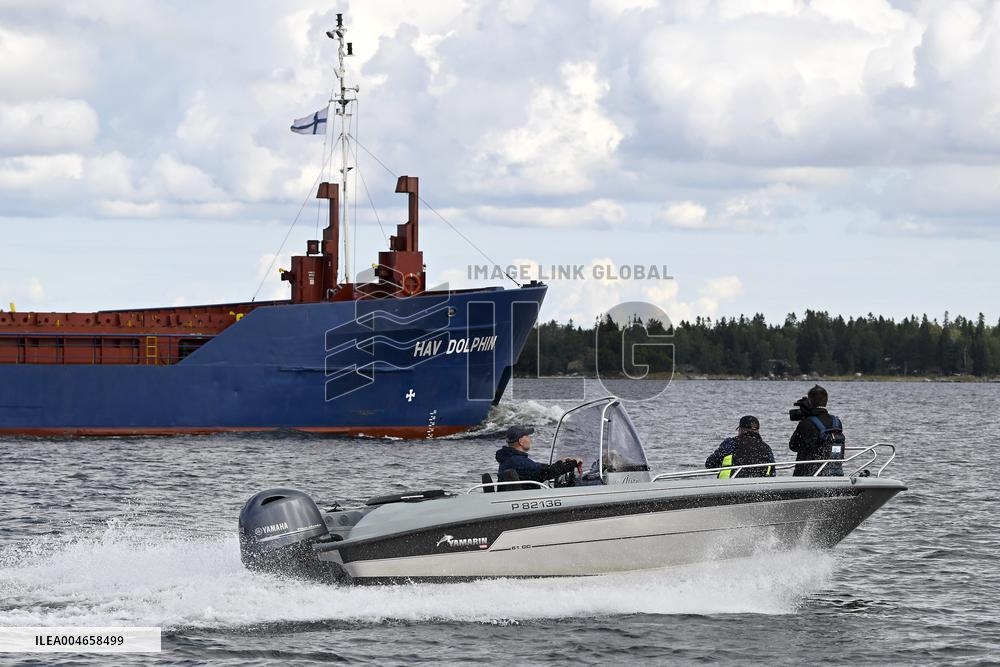 Hav Dolphin cargo ship heading to Vaasa