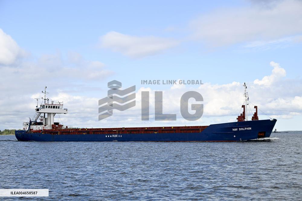 Hav Dolphin cargo ship heading to Vaasa