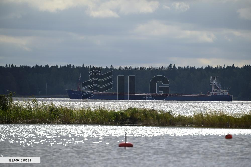 Hav Dolphin cargo ship heading to Vaasa