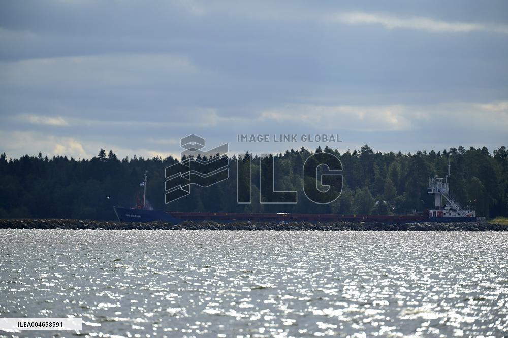 Hav Dolphin cargo ship heading to Vaasa