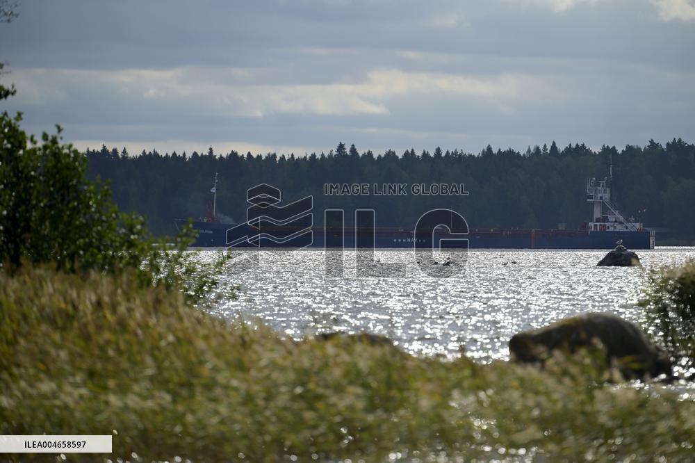 Hav Dolphin cargo ship heading to Vaasa