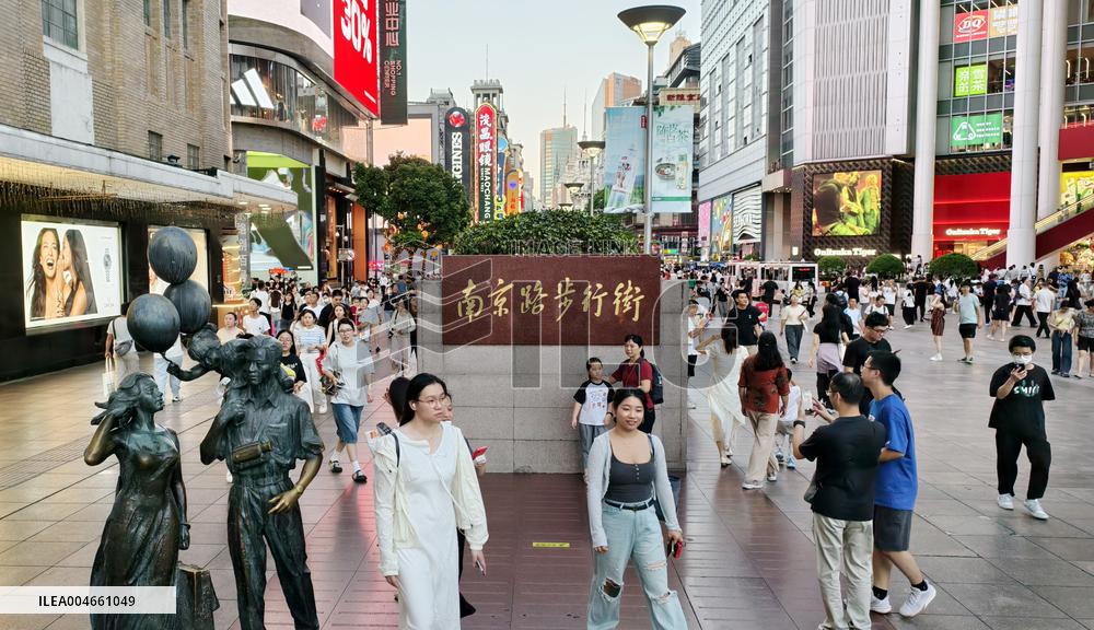 Nanjing Road Pedestrian Street Tour in Shanghai