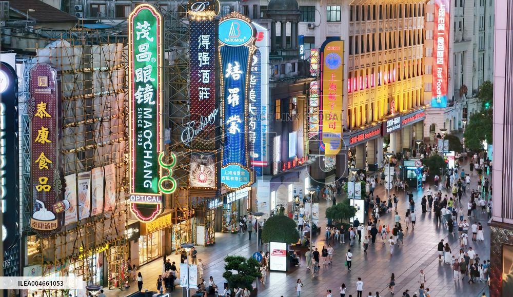 Nanjing Road Pedestrian Street Tour in Shanghai