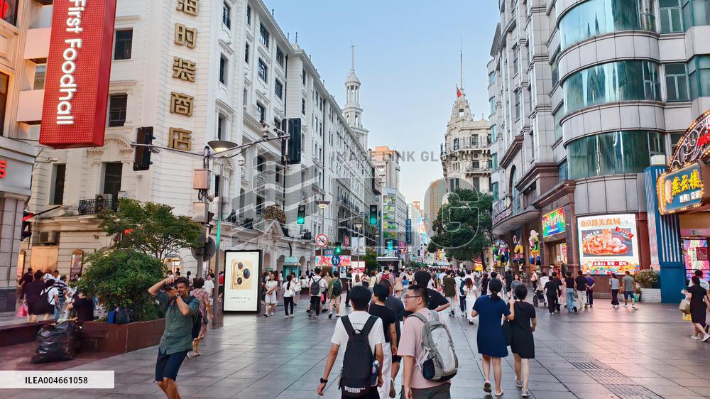 Nanjing Road Pedestrian Street Tour in Shanghai