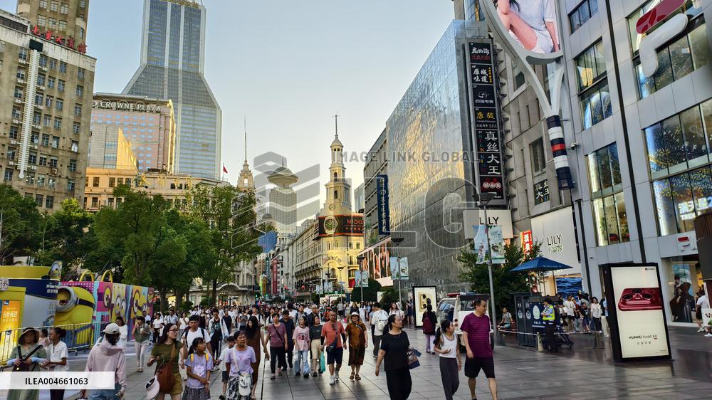 Nanjing Road Pedestrian Street Tour in Shanghai