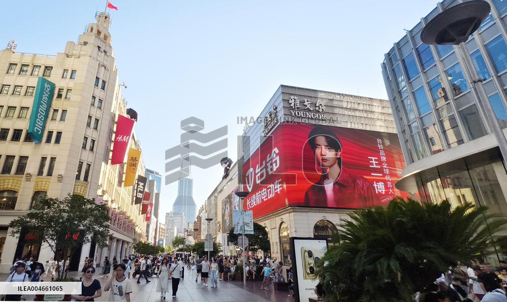 Nanjing Road Pedestrian Street Tour in Shanghai