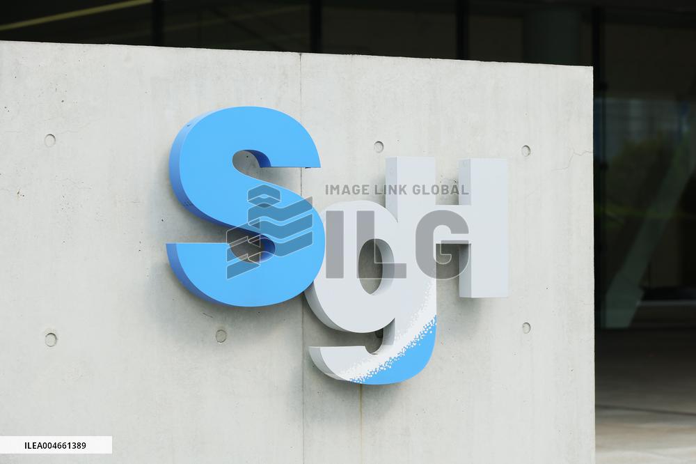 SG Holdings exterior, logo and signboard