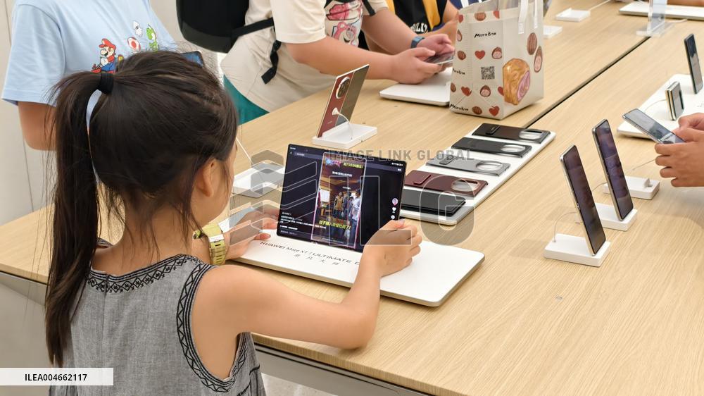 Huawei's World's Largest Flagship Store