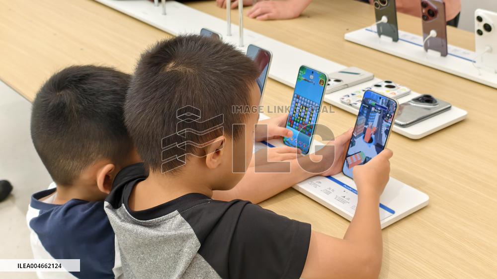 Huawei's World's Largest Flagship Store