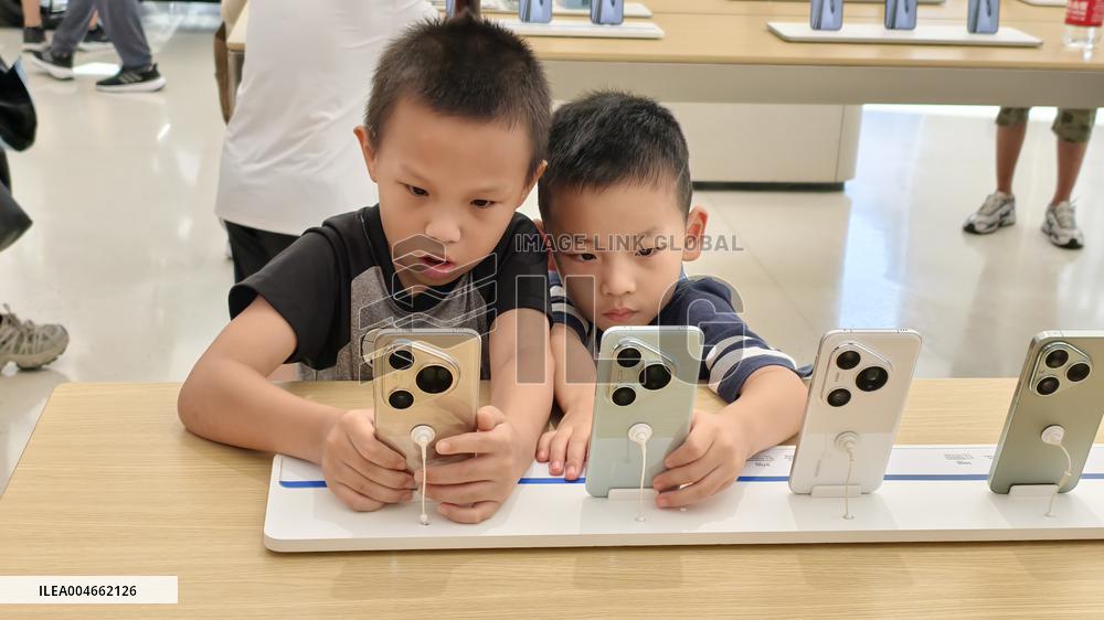 Huawei's World's Largest Flagship Store