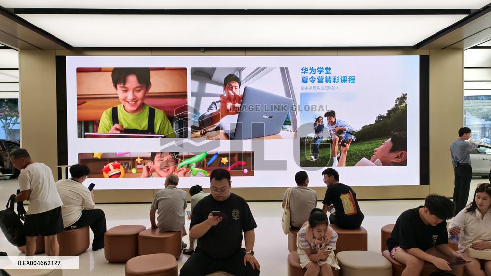 Huawei's World's Largest Flagship Store
