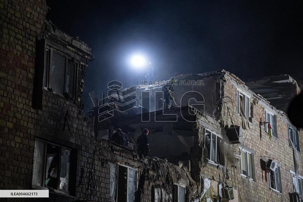 Russian Strikes in Kiev Claim 23 Lives - Ukraine