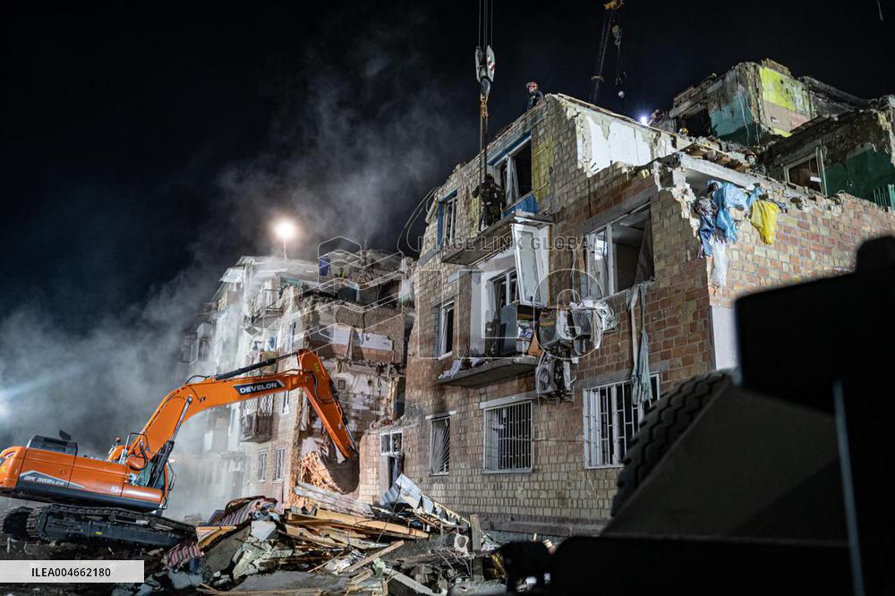 Russian Strikes in Kiev Claim 23 Lives - Ukraine