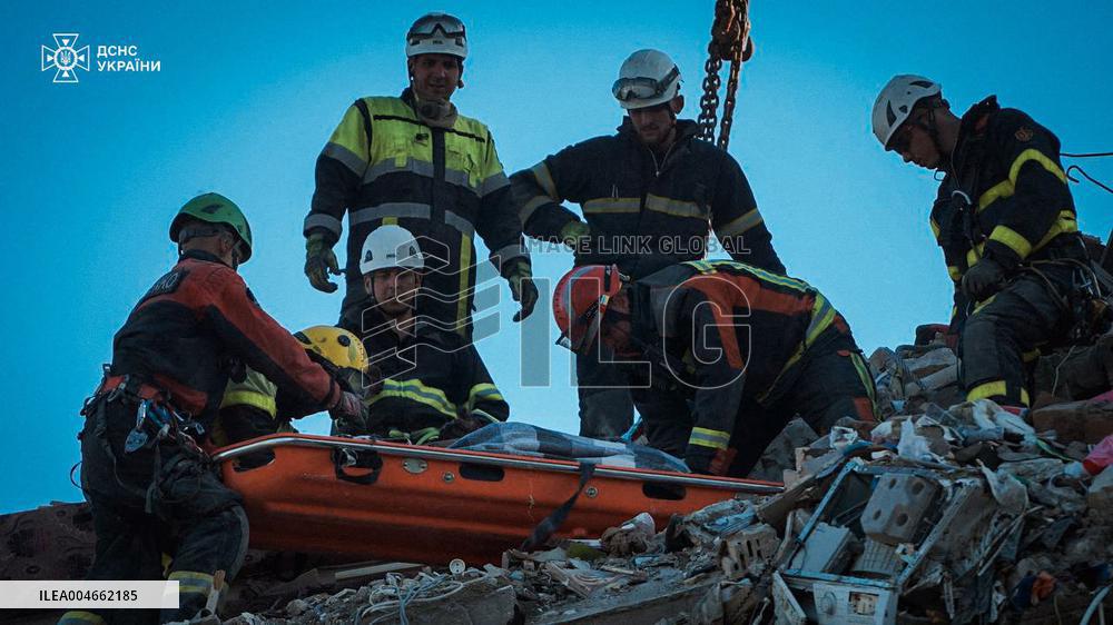 Russian Strikes in Kiev Claim 23 Lives - Ukraine