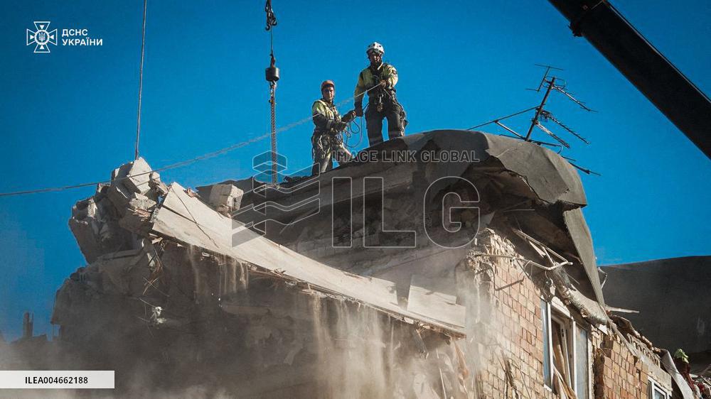 Russian Strikes in Kiev Claim 23 Lives - Ukraine