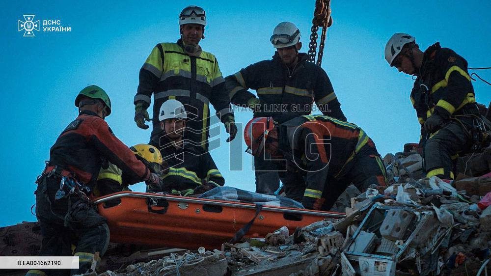 Russian Strikes in Kiev Claim 23 Lives - Ukraine