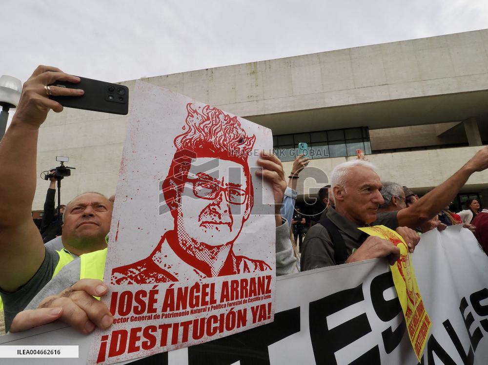 Firefighters Rally in Valladolid Against Mismanagement - Spain