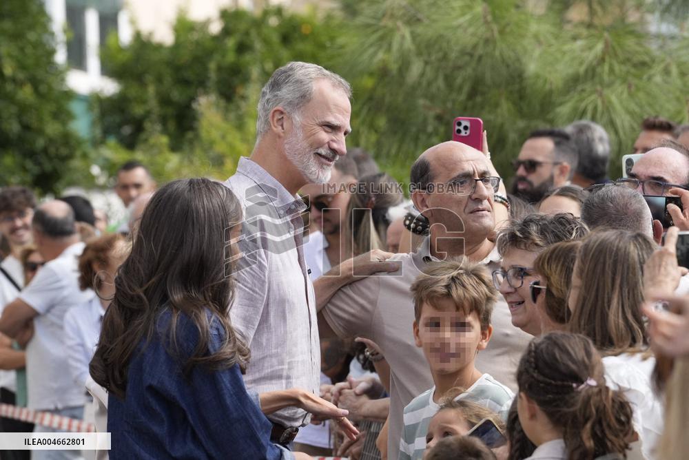King and Queen Visit Fire-Damaged Caceres Villages