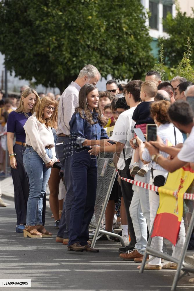 King and Queen Visit Fire-Damaged Caceres Villages