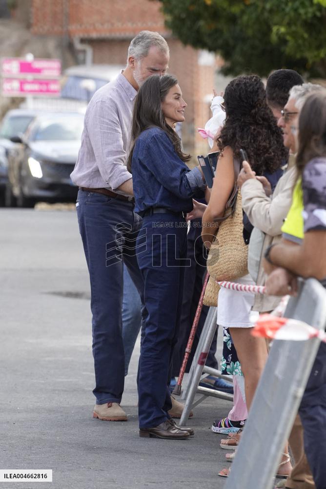 King and Queen Visit Fire-Damaged Caceres Villages