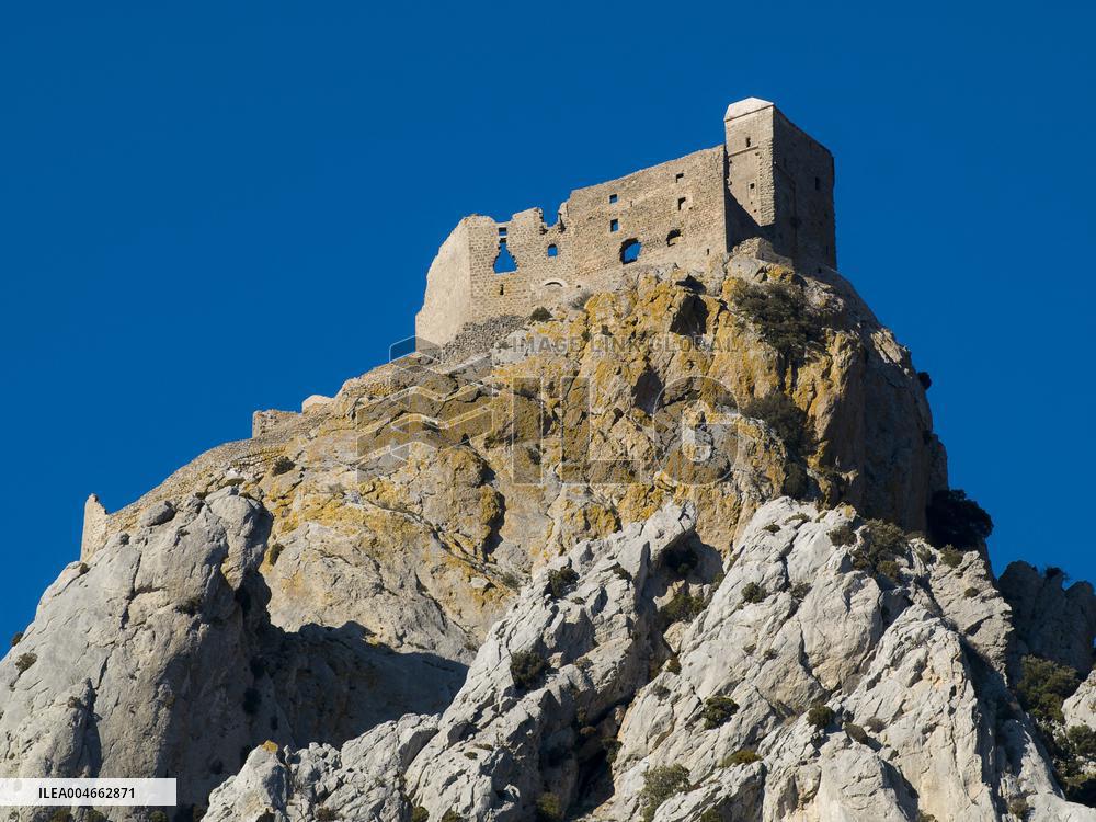 Illustration - Cathar Castles
