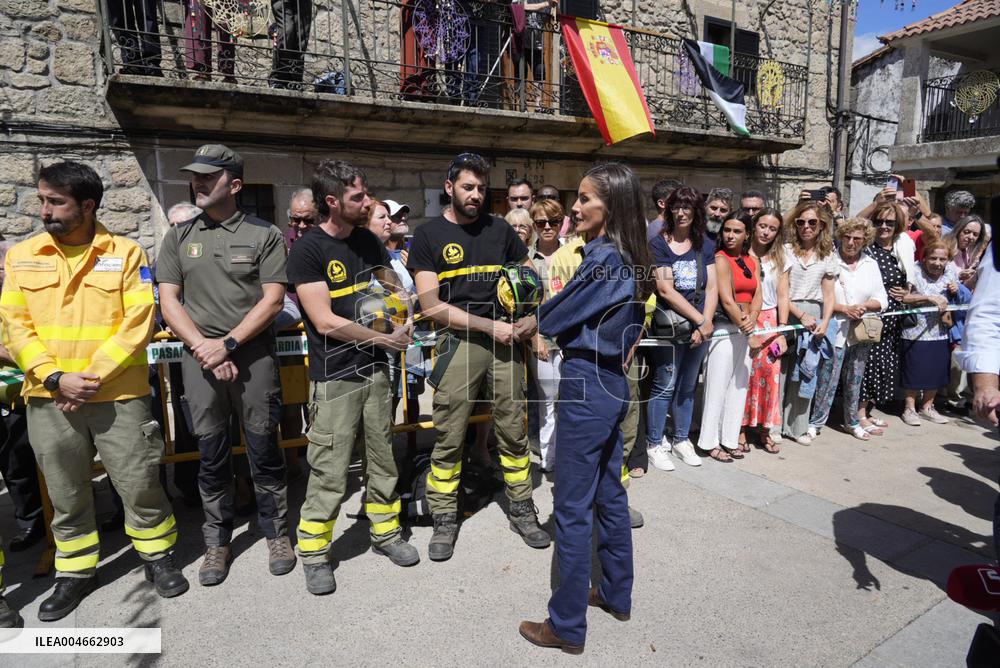 King and Queen Visit Fire-Damaged Caceres Villages