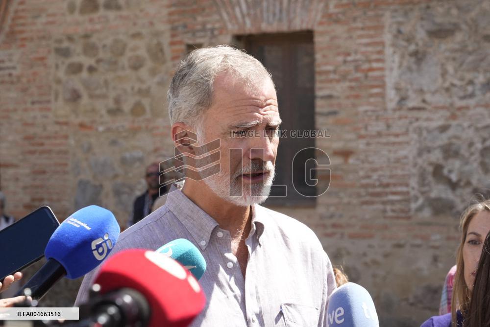 King and Queen Visit Fire-Damaged Villages - Spain