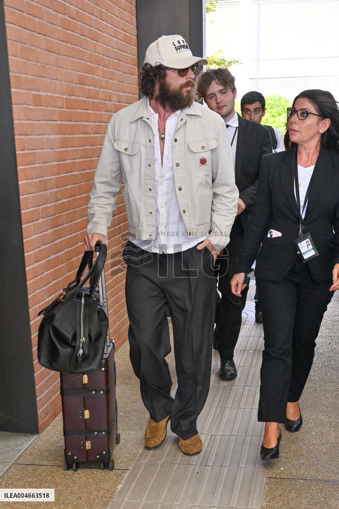 Venice Aaron Taylor Johnson Airport Arrivals JR