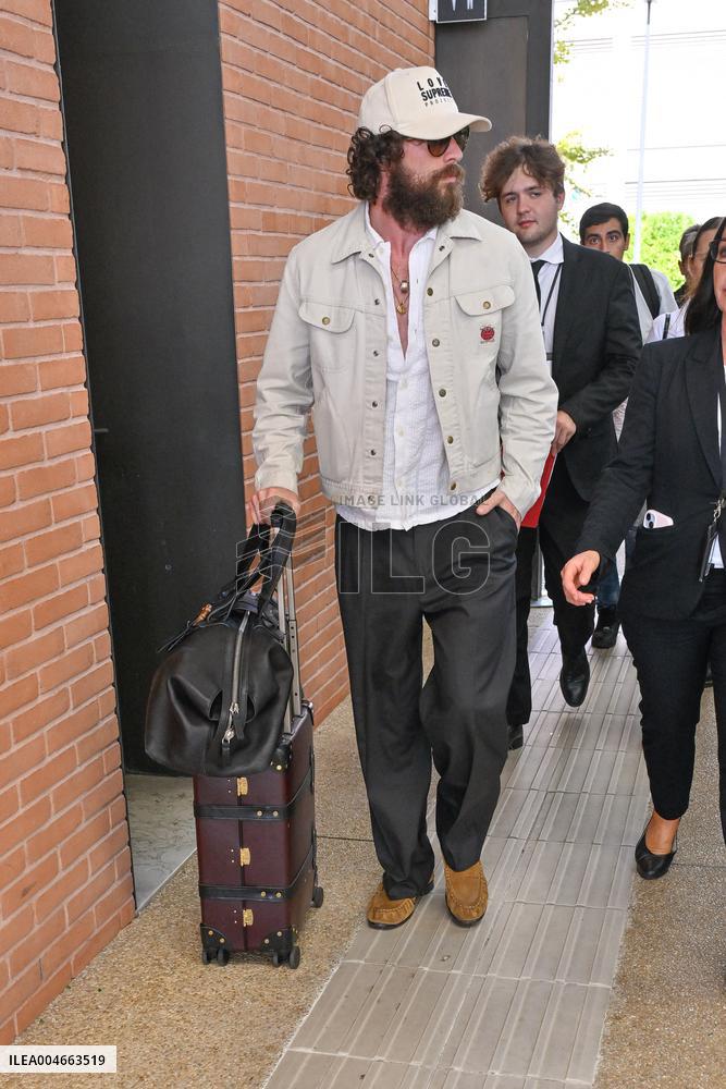 Venice Aaron Taylor Johnson Airport Arrivals JR