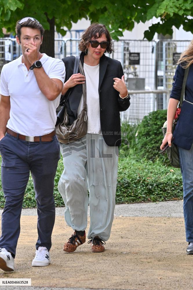 Venice Maggie Gyllenhaal Airport Arrivals JR