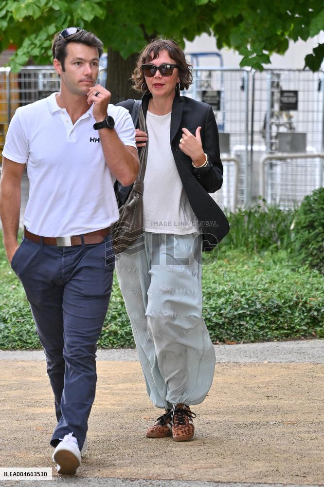 Venice Maggie Gyllenhaal Airport Arrivals JR