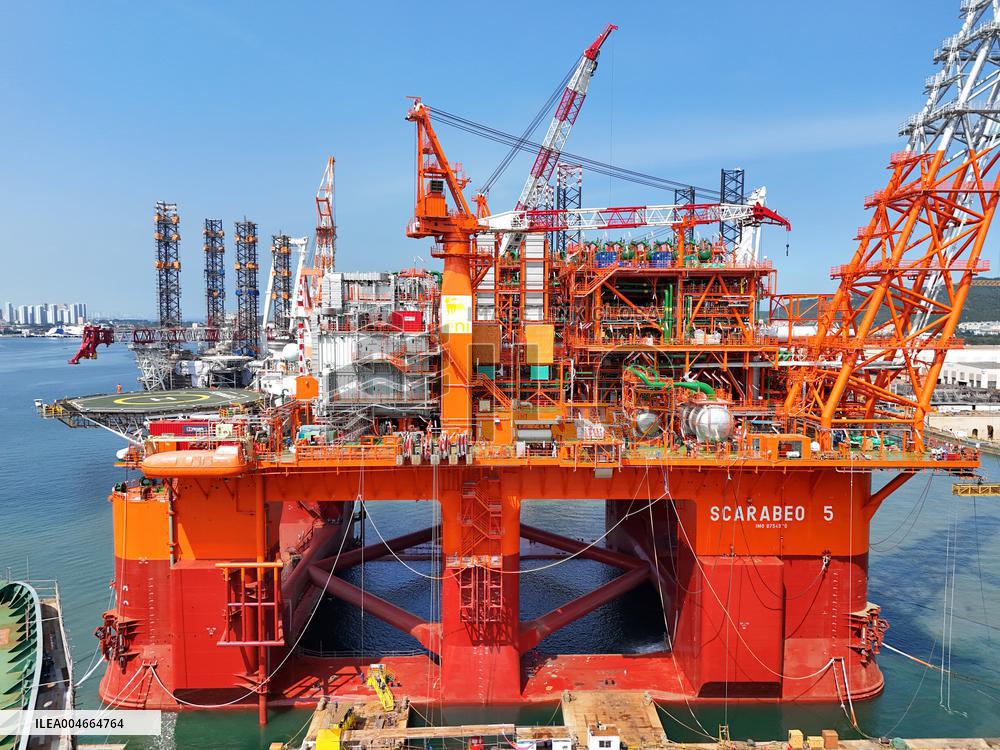 Floating Natural Gas Production Unit Scarabeo 5 Delivery
?
