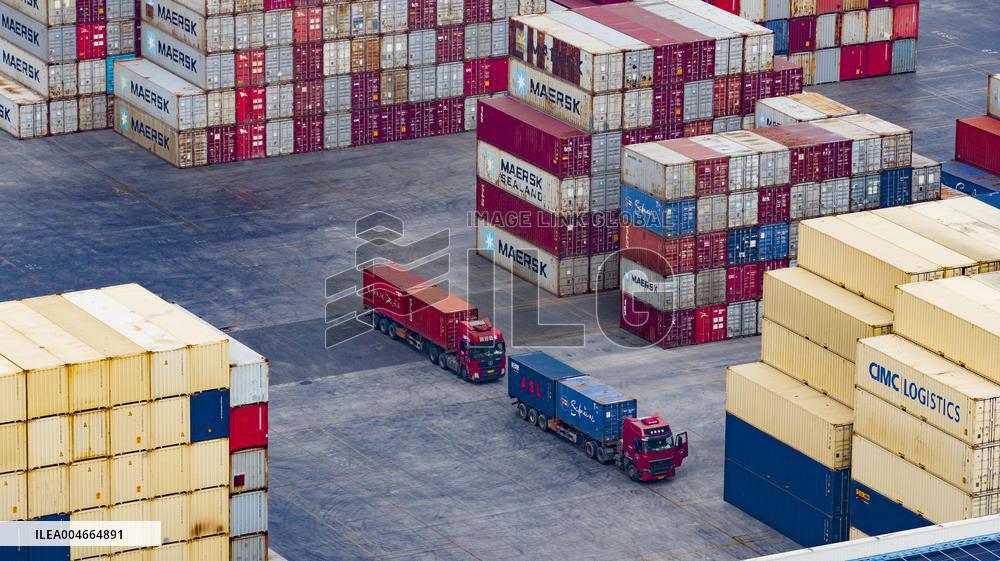 Qingdao Free Trade Zone Container Yard
?