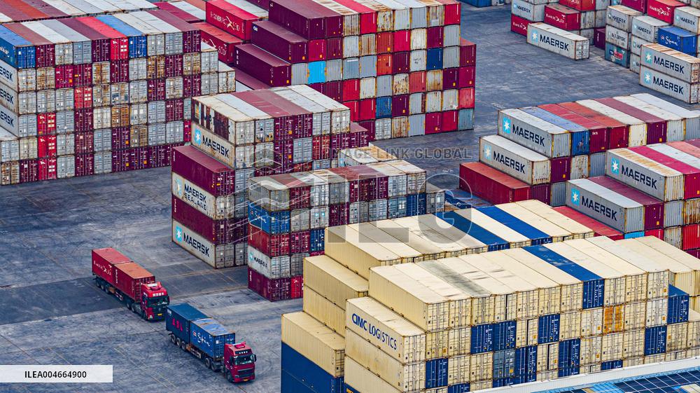 Qingdao Free Trade Zone Container Yard
?