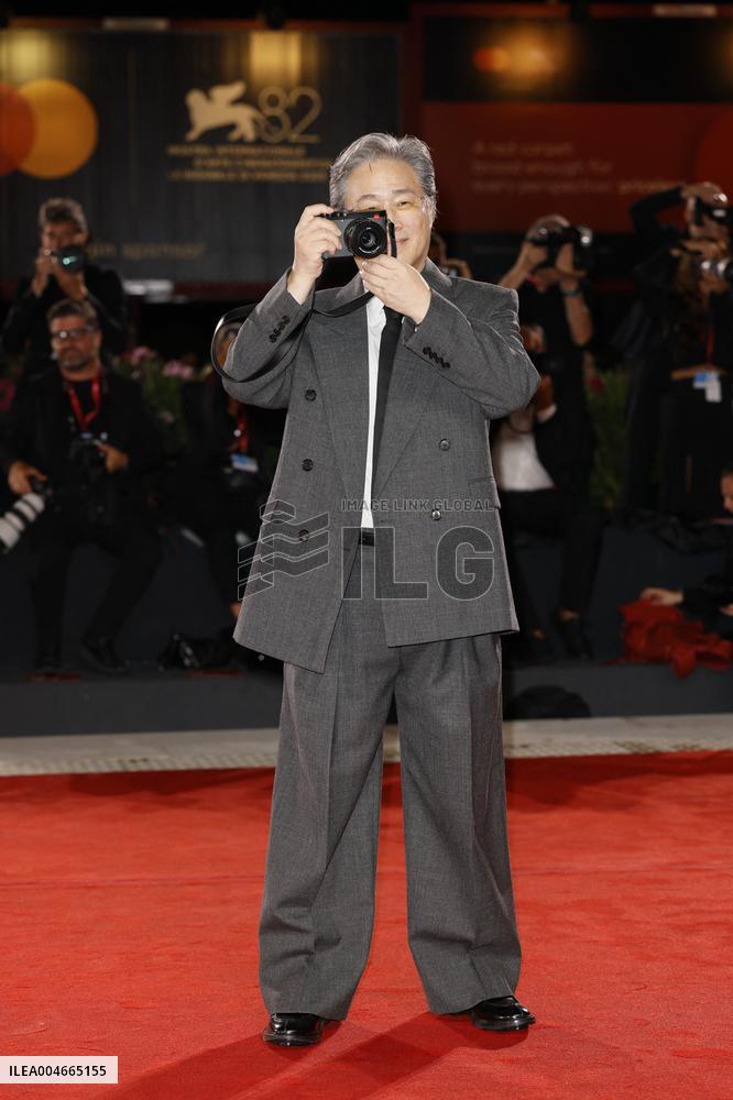 VENICE - Red carpet film NO OTHER CHOICE MP