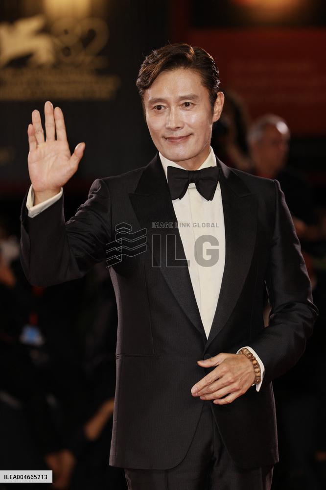 VENICE - Red carpet film NO OTHER CHOICE MP