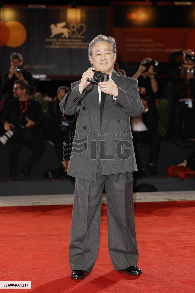 VENICE - Red carpet film NO OTHER CHOICE MP