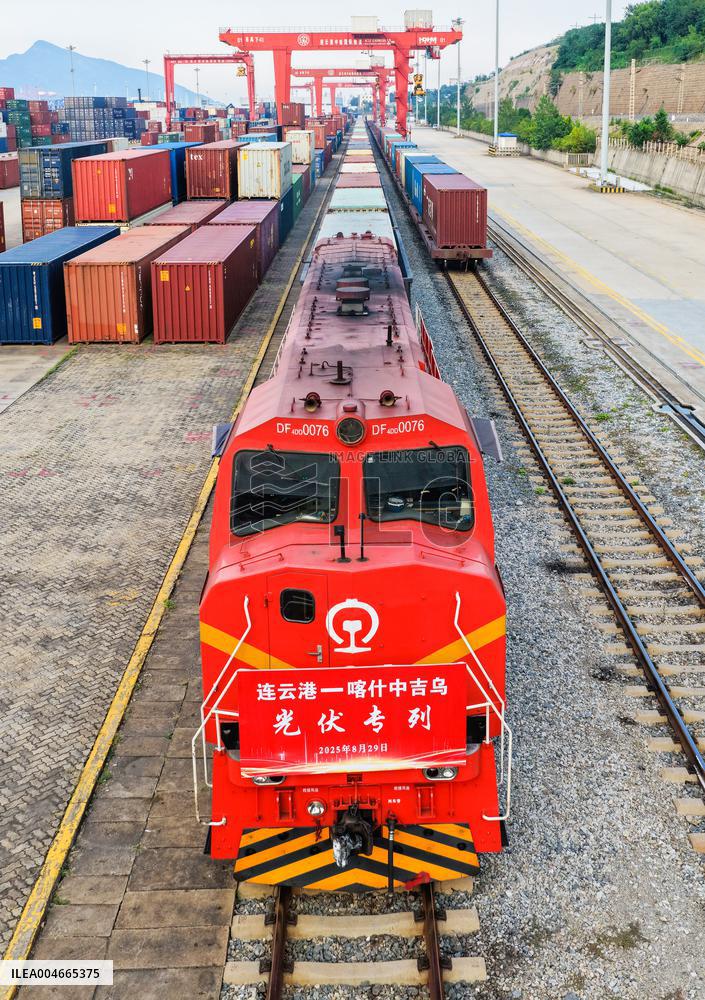 China - Kazakhstan Base First PV Special Train
?