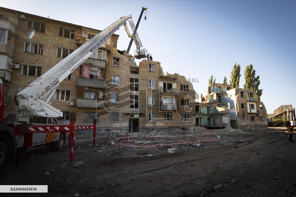 Zelenskyy Paid Tribute to the Victims of the Russian Strike in Kyiv - Ukraine